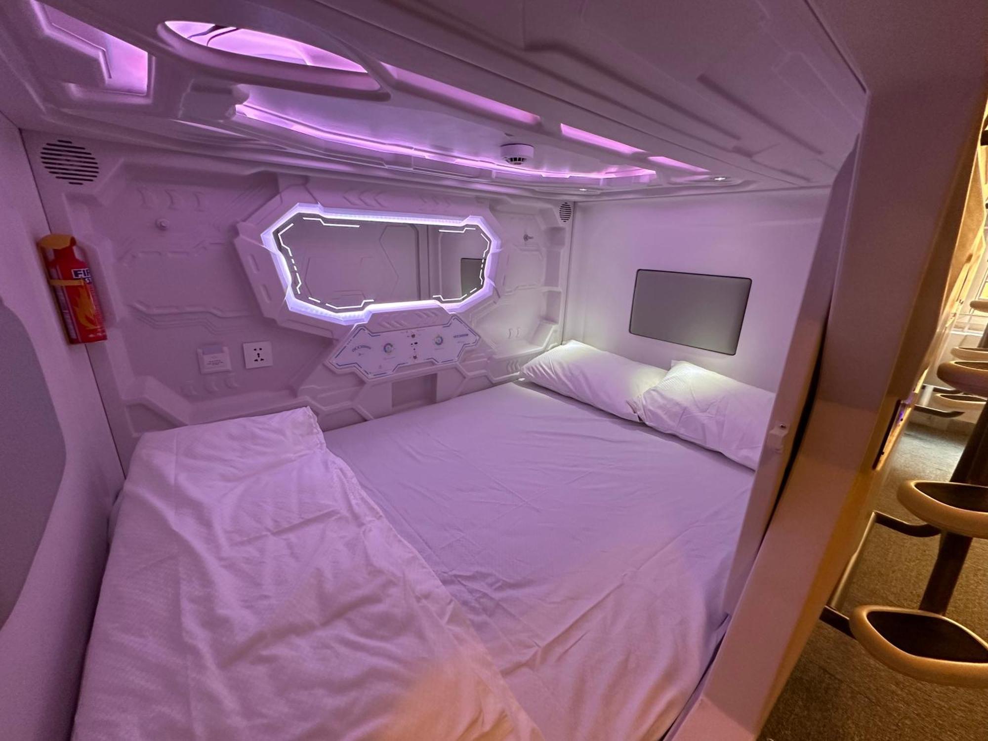 Blr Pods Hotel Bangalore Exterior foto